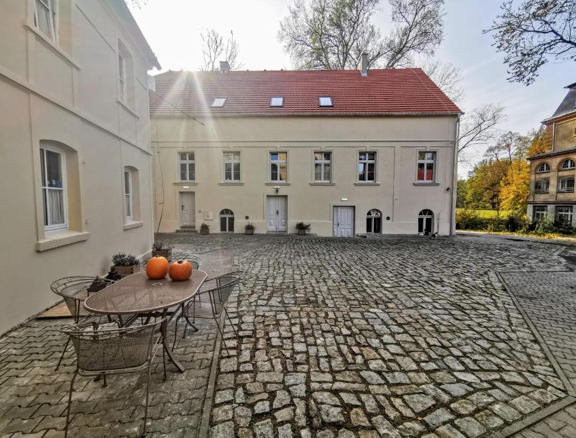 Palac I Folwark Brzeznica Brzeznica  Kültér fotó